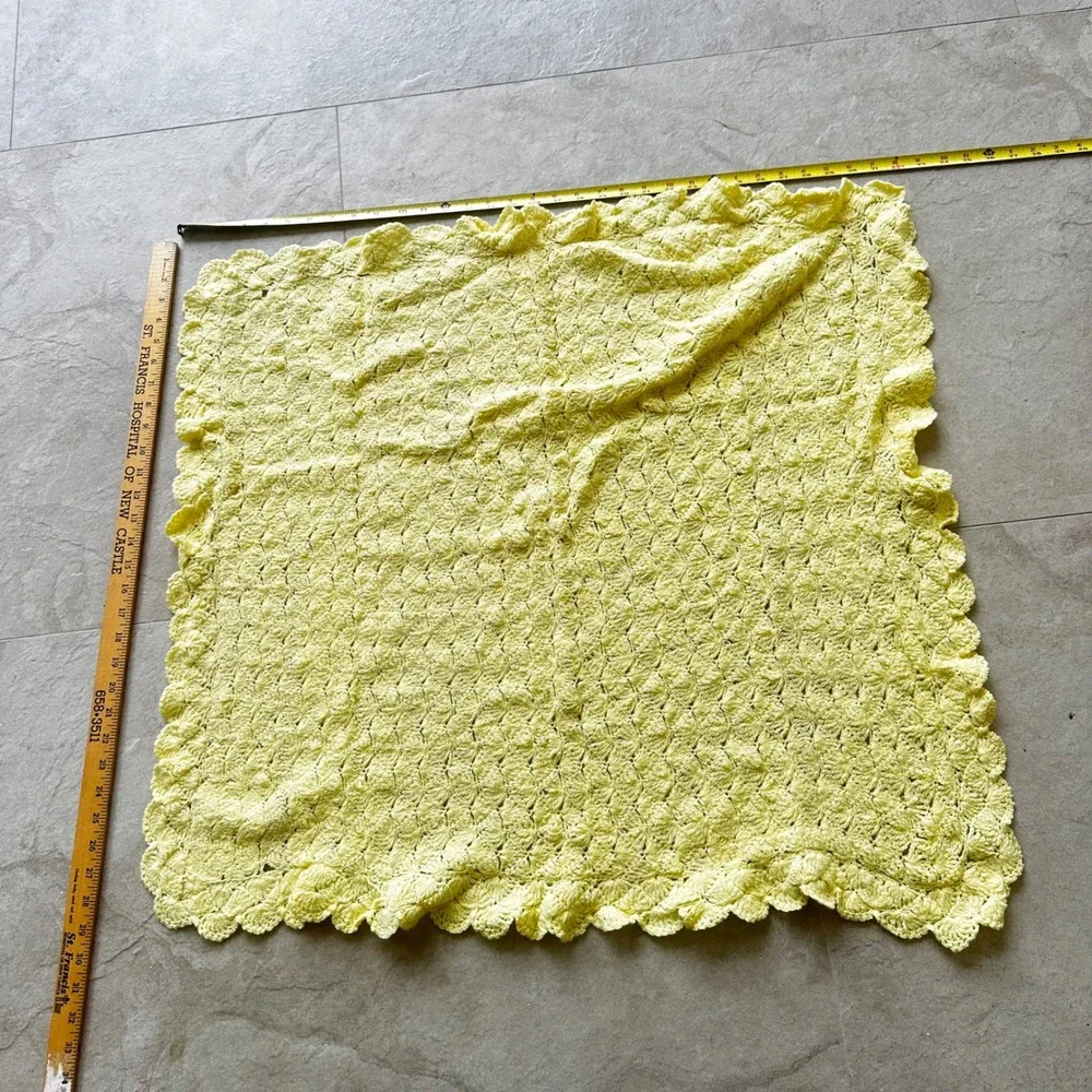 Handmade Crochet Baby Blanket Yellow Shell Stitch Ruffled Scallop Edge 30x32